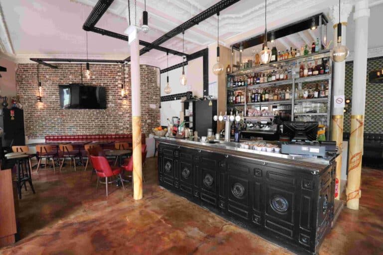 Le Bar