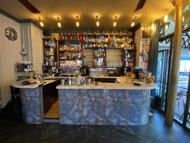 Le Bar
