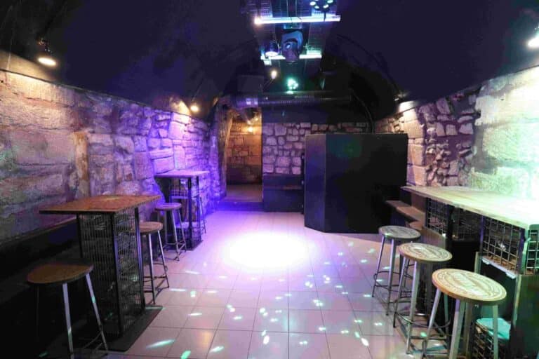 Photo 12 de l'établissement Hide Pub Châtelet