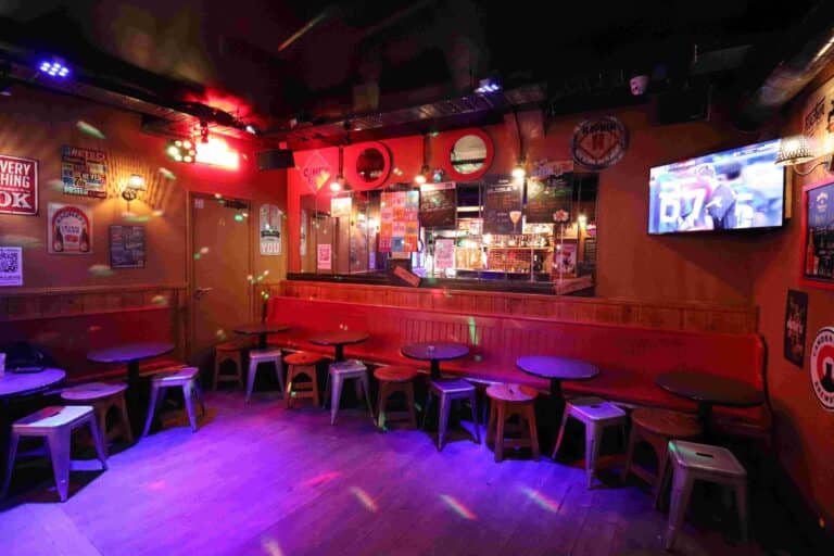 Photo 20 de l'établissement Hide Pub Châtelet