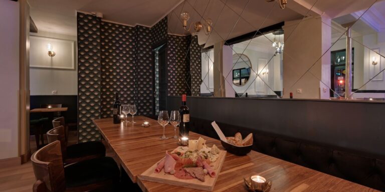 La Petite Banquette