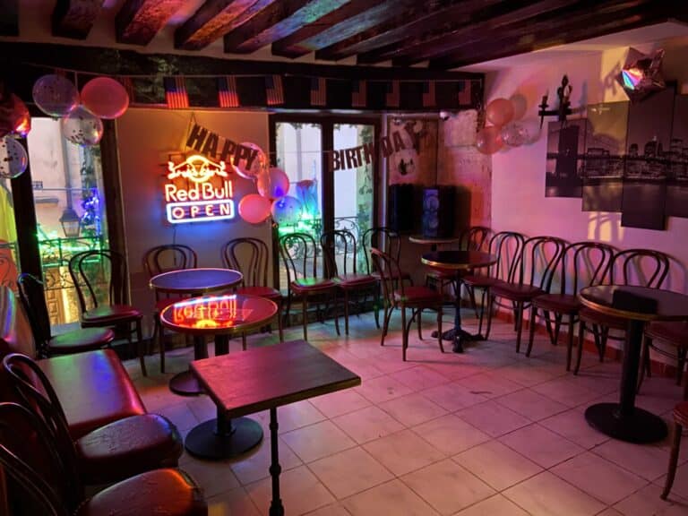 La Salle Privative à l'Etage