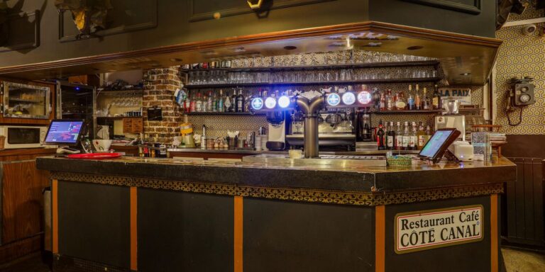 Le Bar