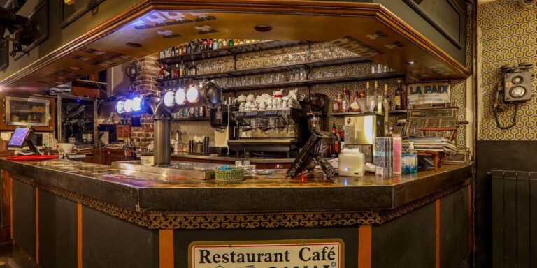 Le Bar