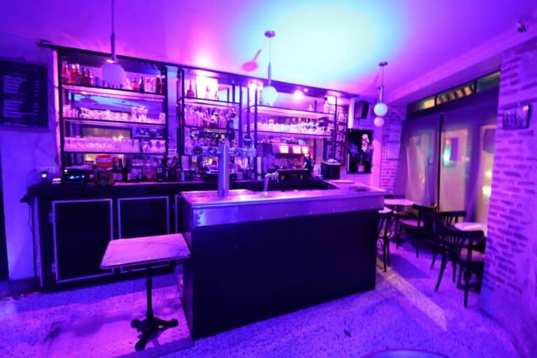 Le Bar