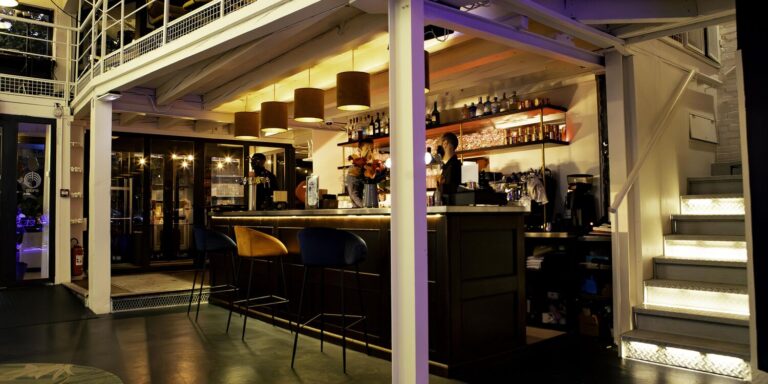 Le Bar