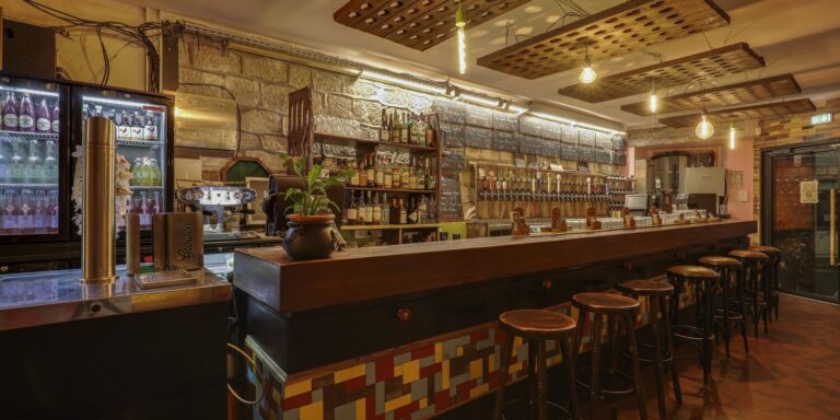 Le Bar